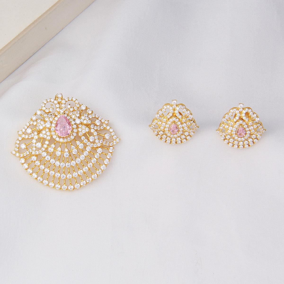 Dharthi Pendant Set