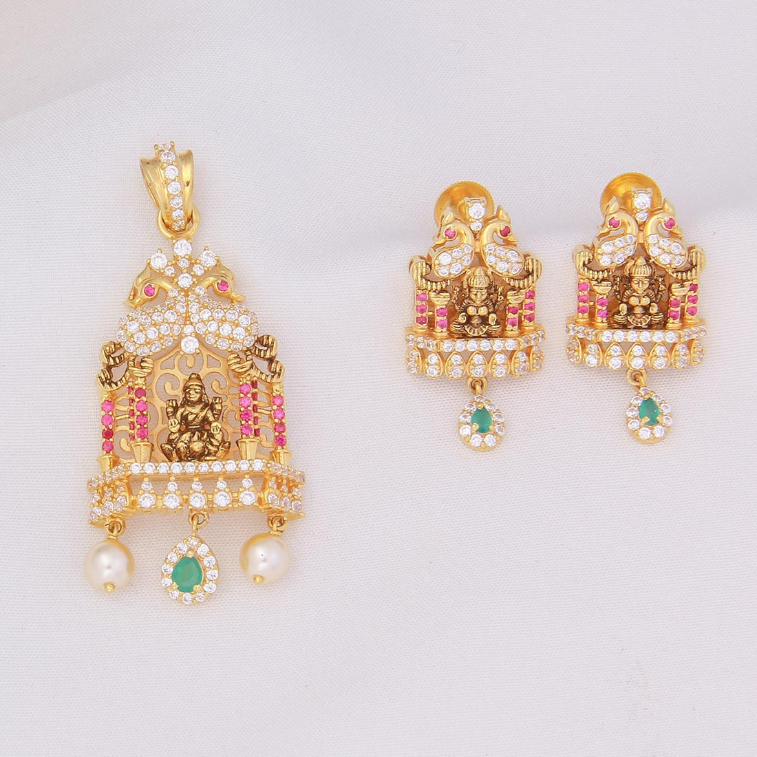 Pranikha Pendant Set