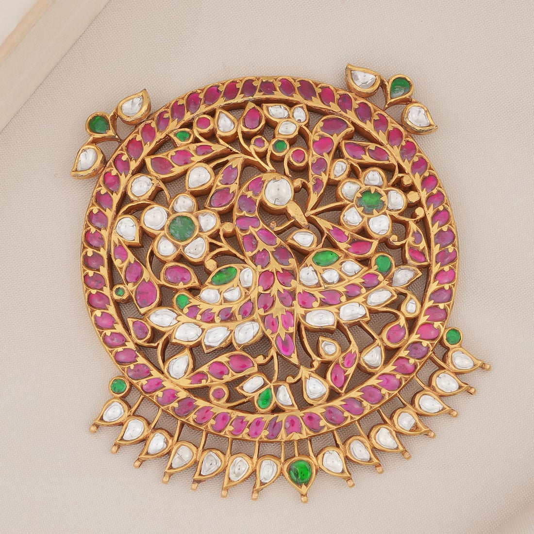 Catchy designed Pendant