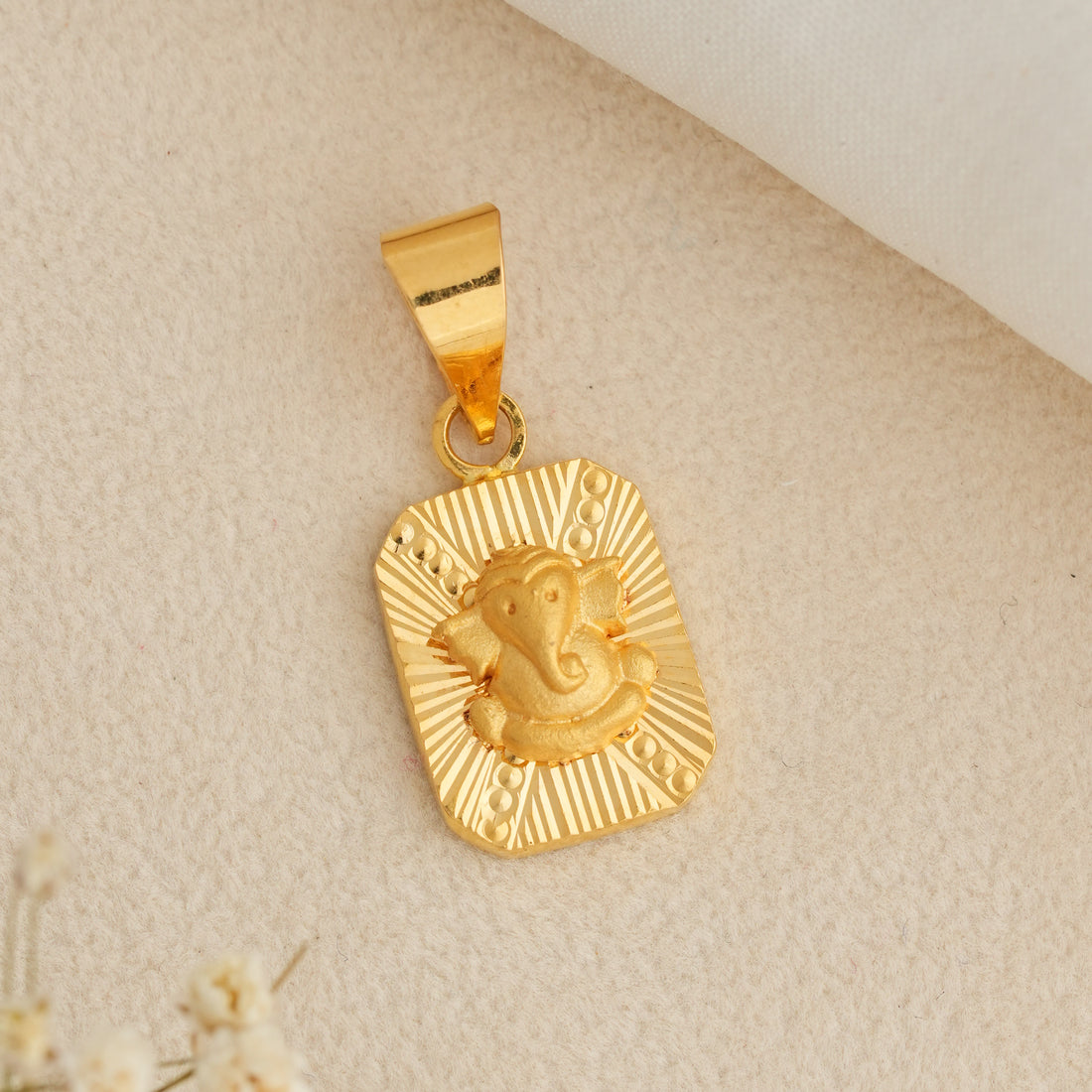 Kanaka Vinayagar Gold Pendant