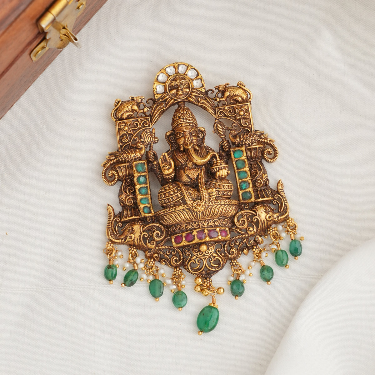Divine Catchy Antique Pendant