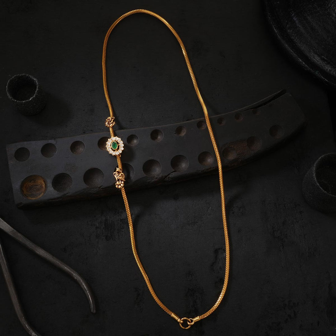 Trendy Mugappu Chain