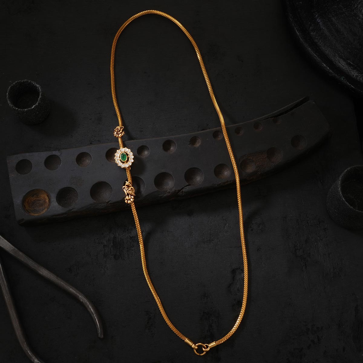 Trendy Mugappu Chain