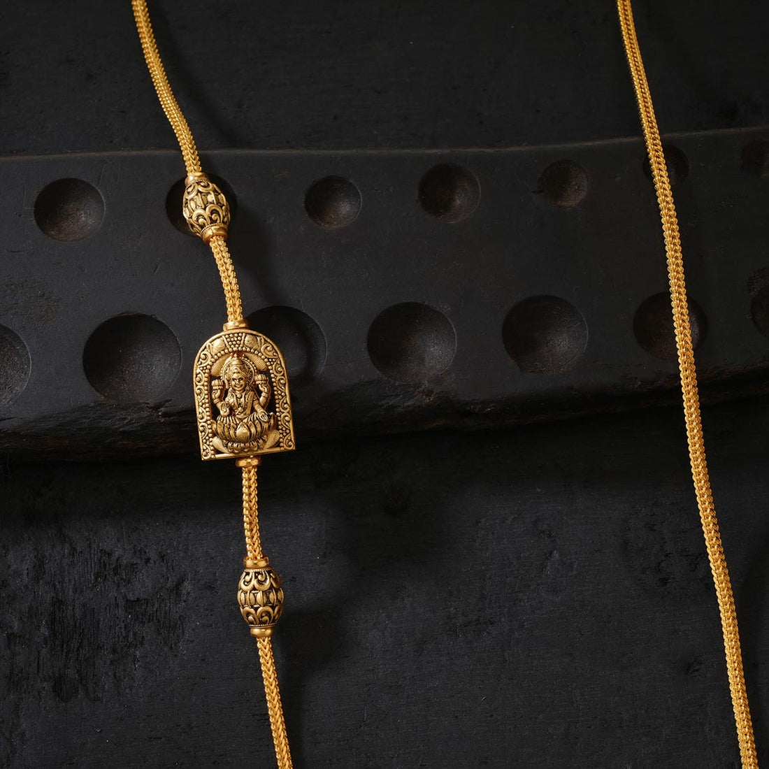 Vanisha Mugappu Chain
