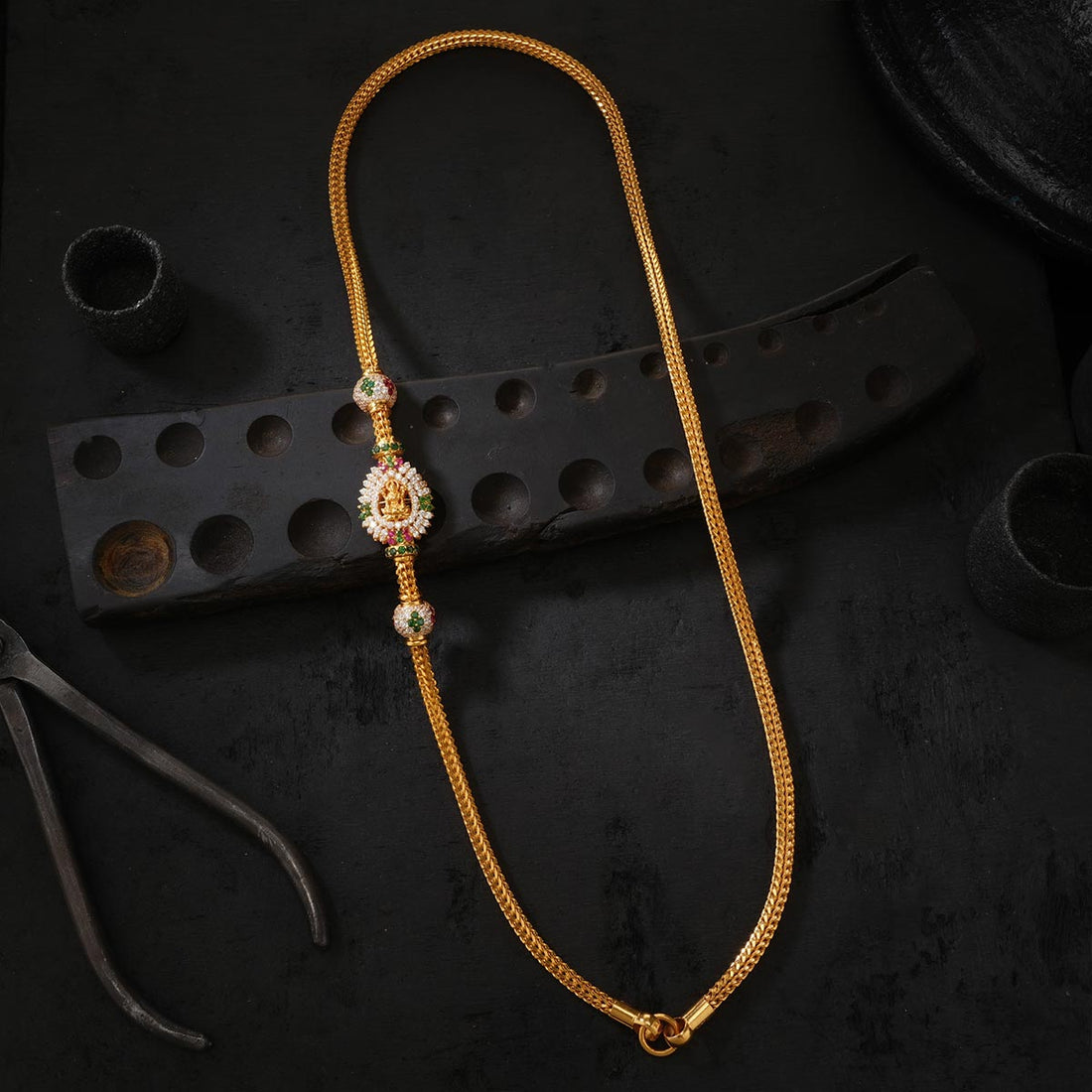 Grand Look Mugappu Chain