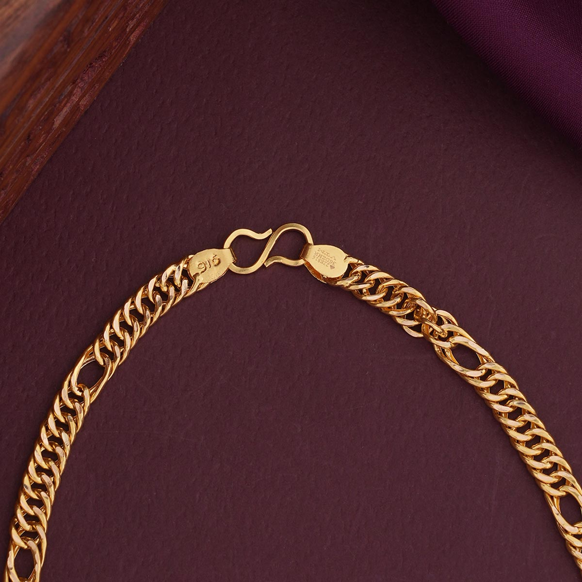 Siyanika Gold Chain