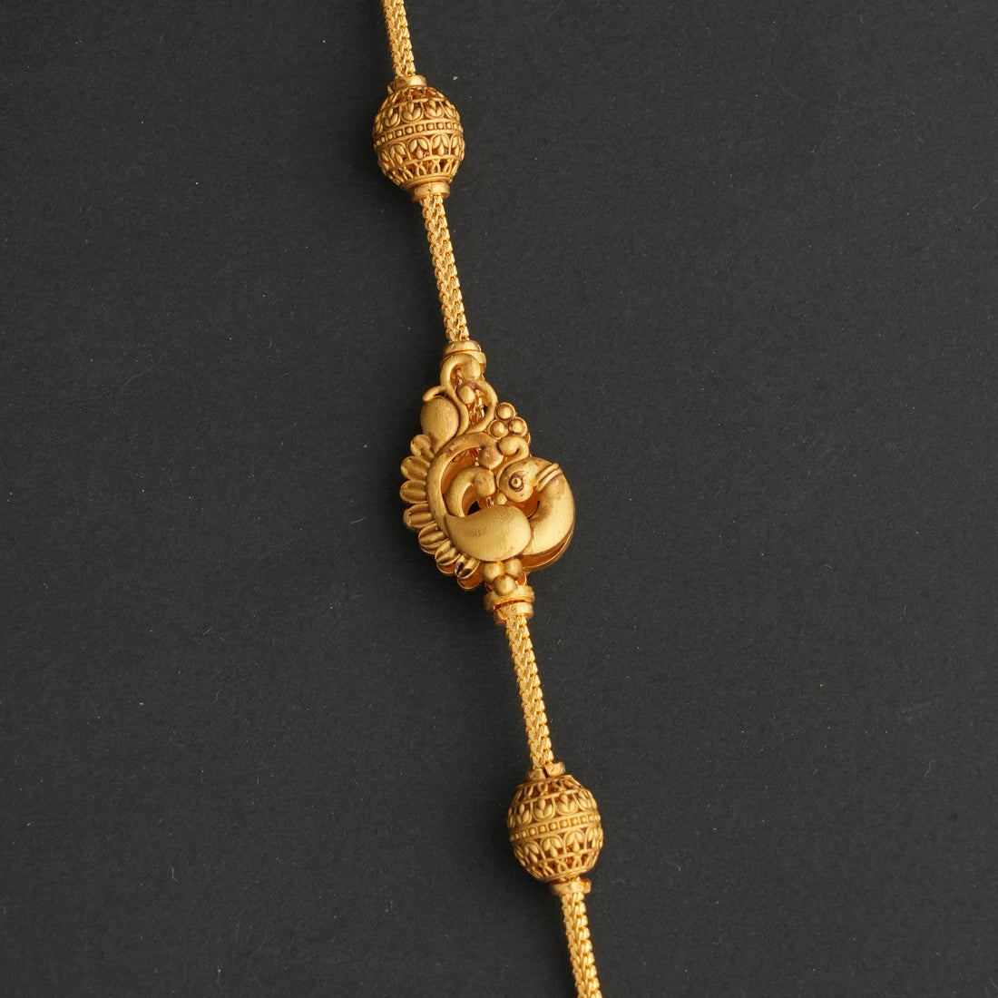 Vinithaa Mugappu Chain