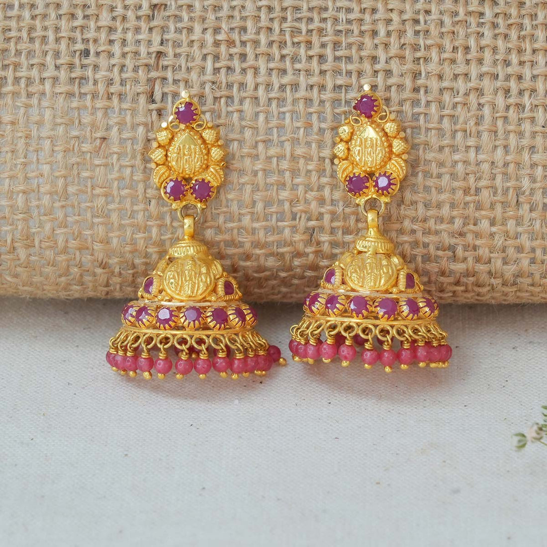 Anushar Jhumkas