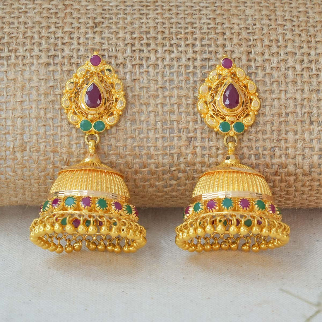 Shavina Jhumkas