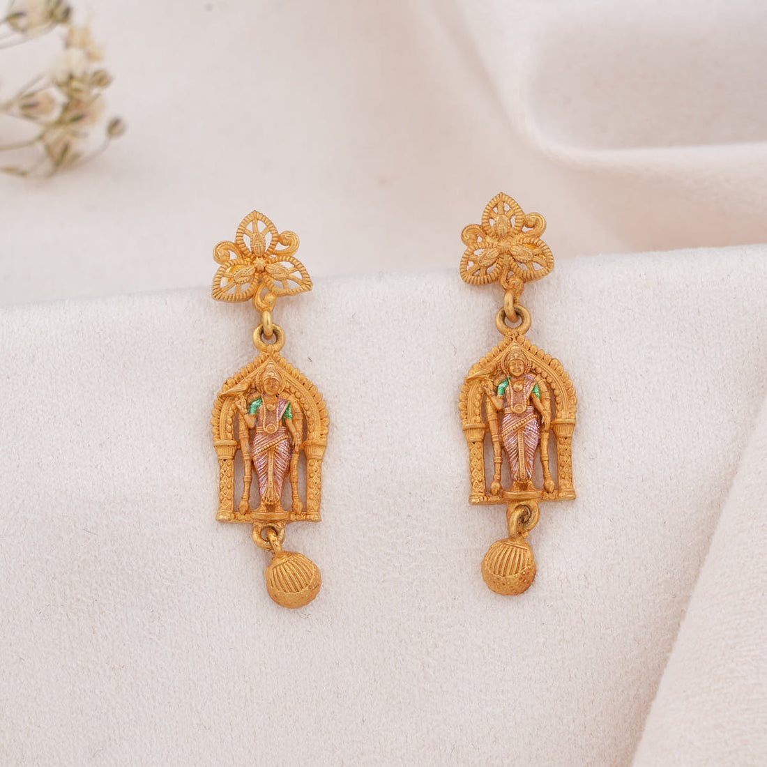 Gorgeous Look Antique Long Earrings
