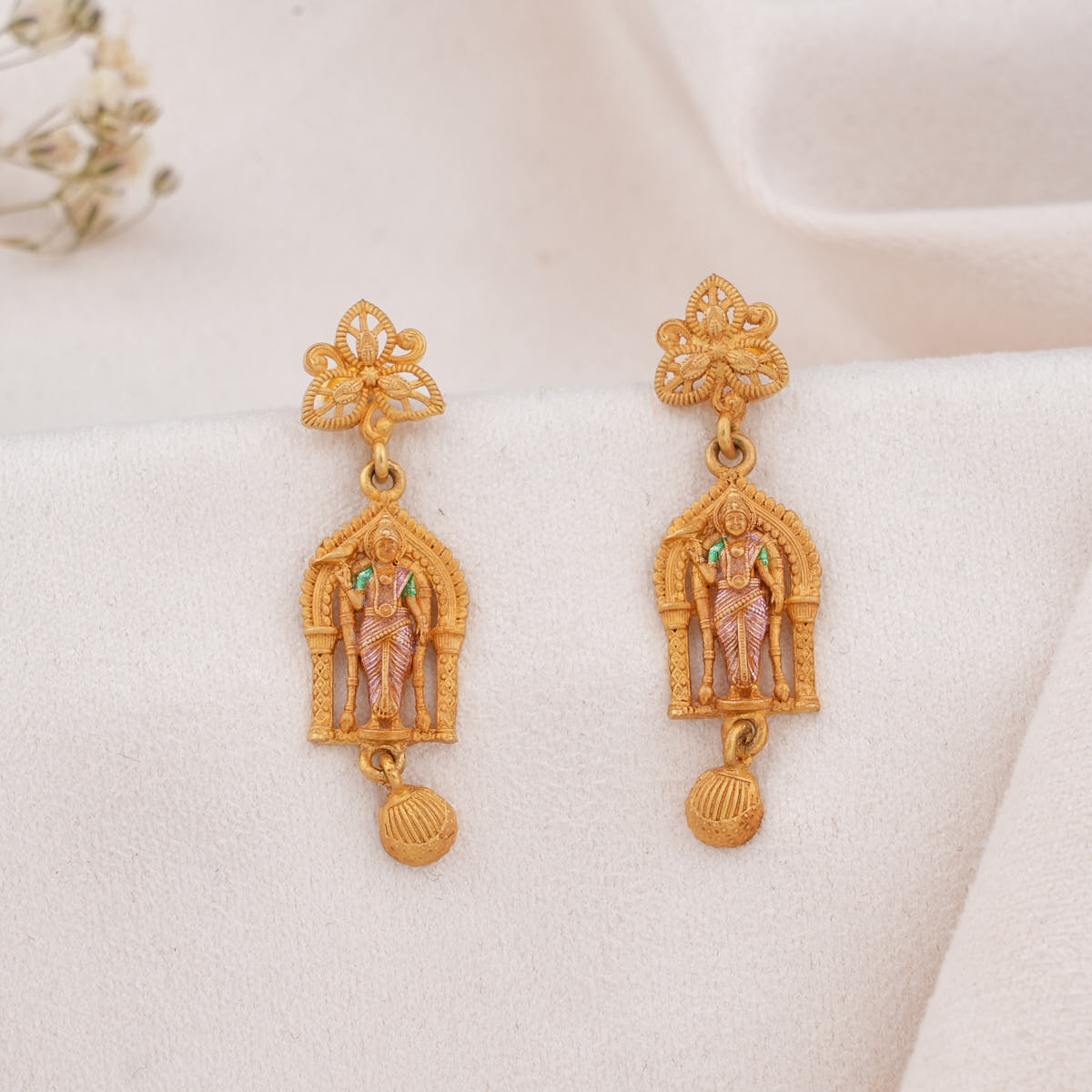 Gorgeous Look Antique Long Earrings