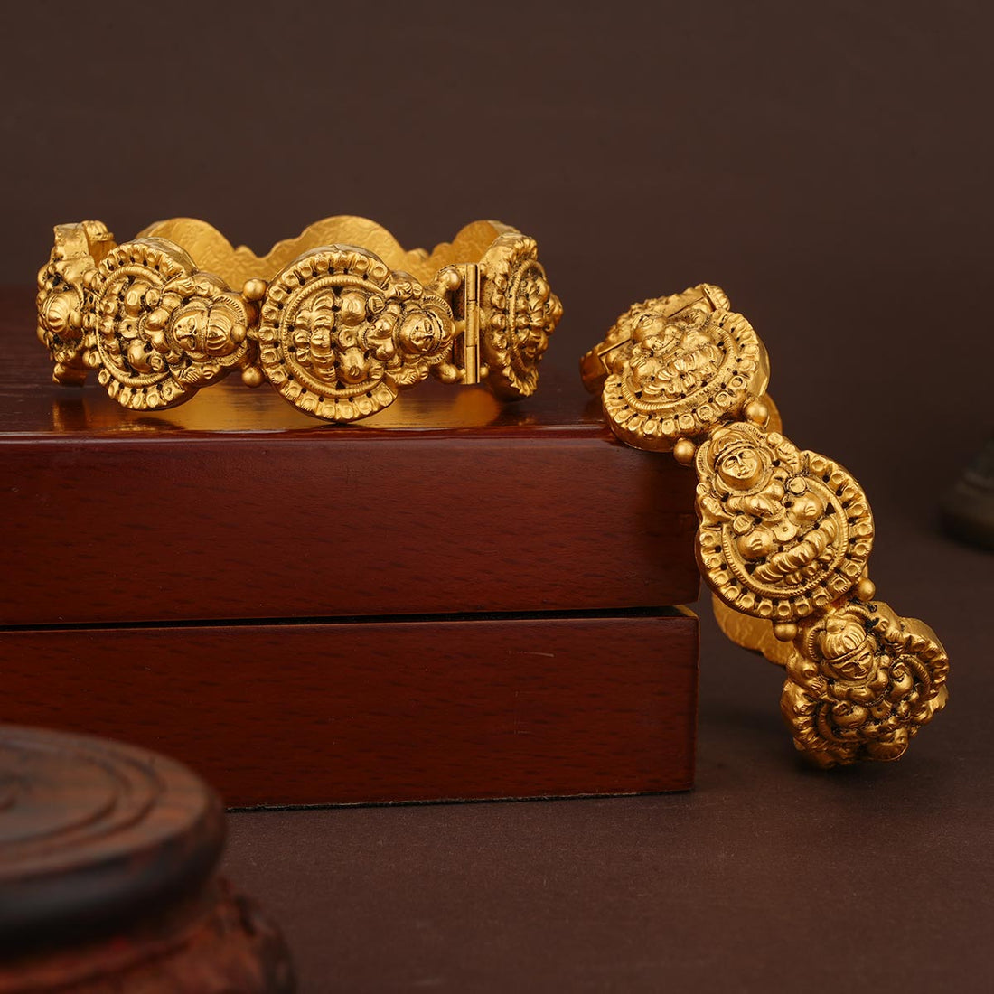 Grand Look Antique Bangles