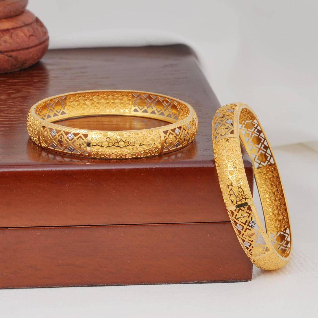 Saisha Gold Bangles