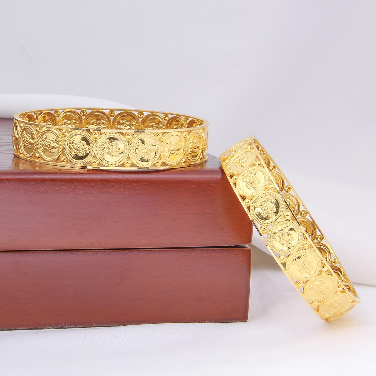 Urvika Gold Bangles