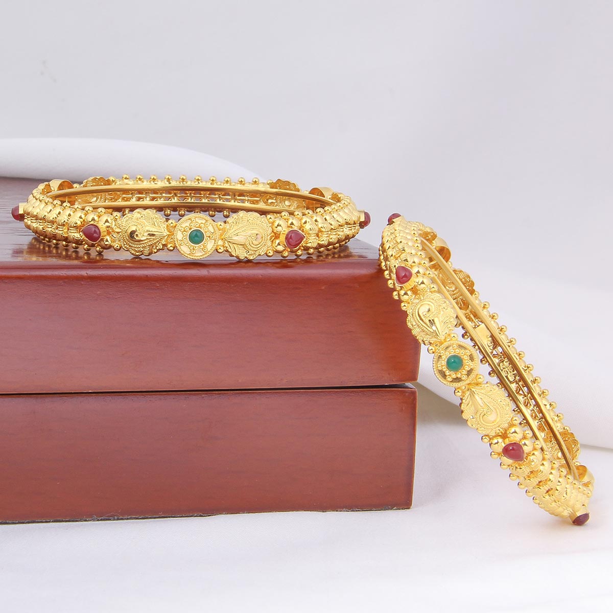 Shreyasri Golden Pair Bangles