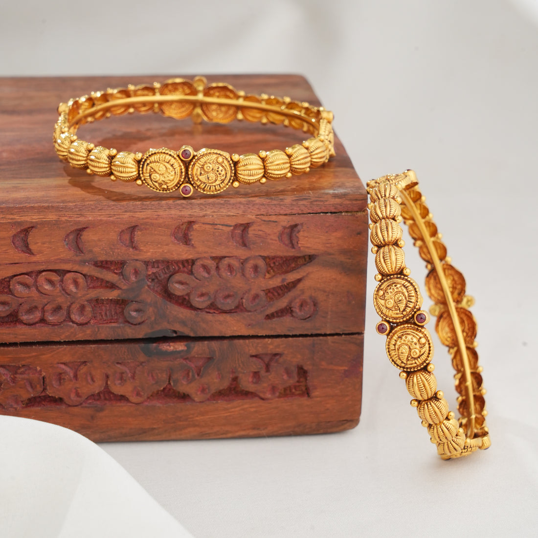 Dhanshikaa Nagas Pair Bangles
