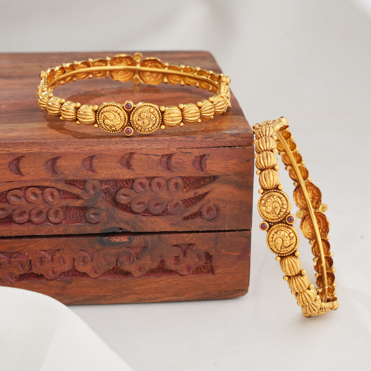 Dhanshikaa Nagas Pair Bangles