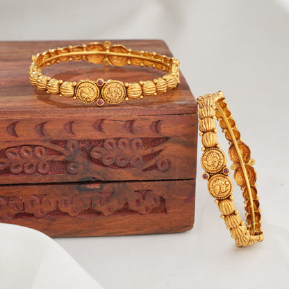 Dhanshikaa Nagas Pair Bangles