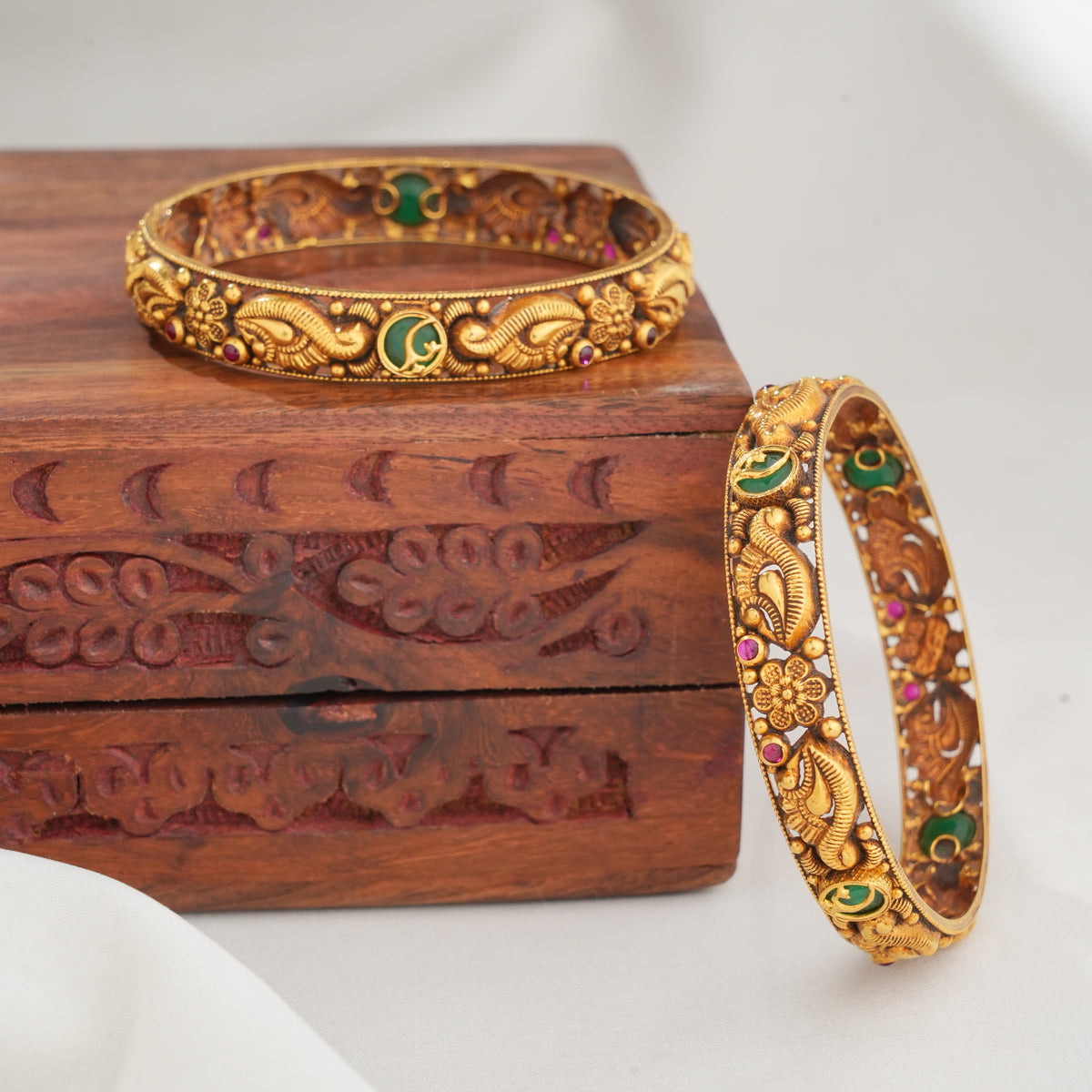 Catchy Nagas Pair Bangles