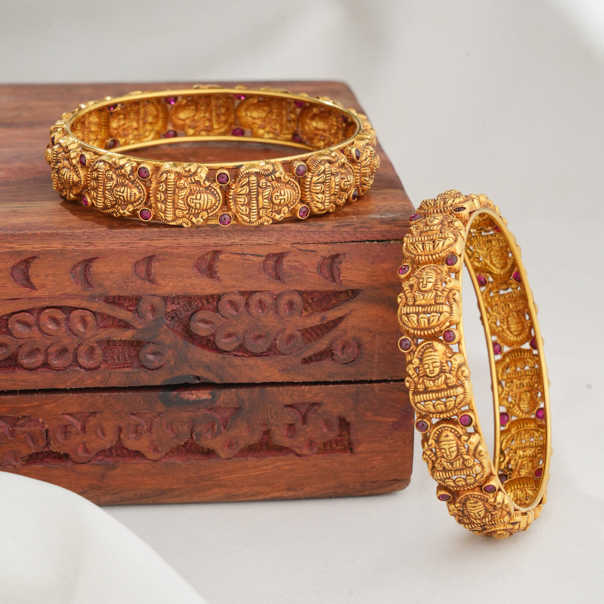 Divine Catchy Nagas Pair Bangles