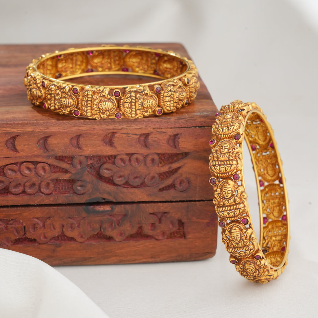 Divine Catchy Nagas Pair Bangles