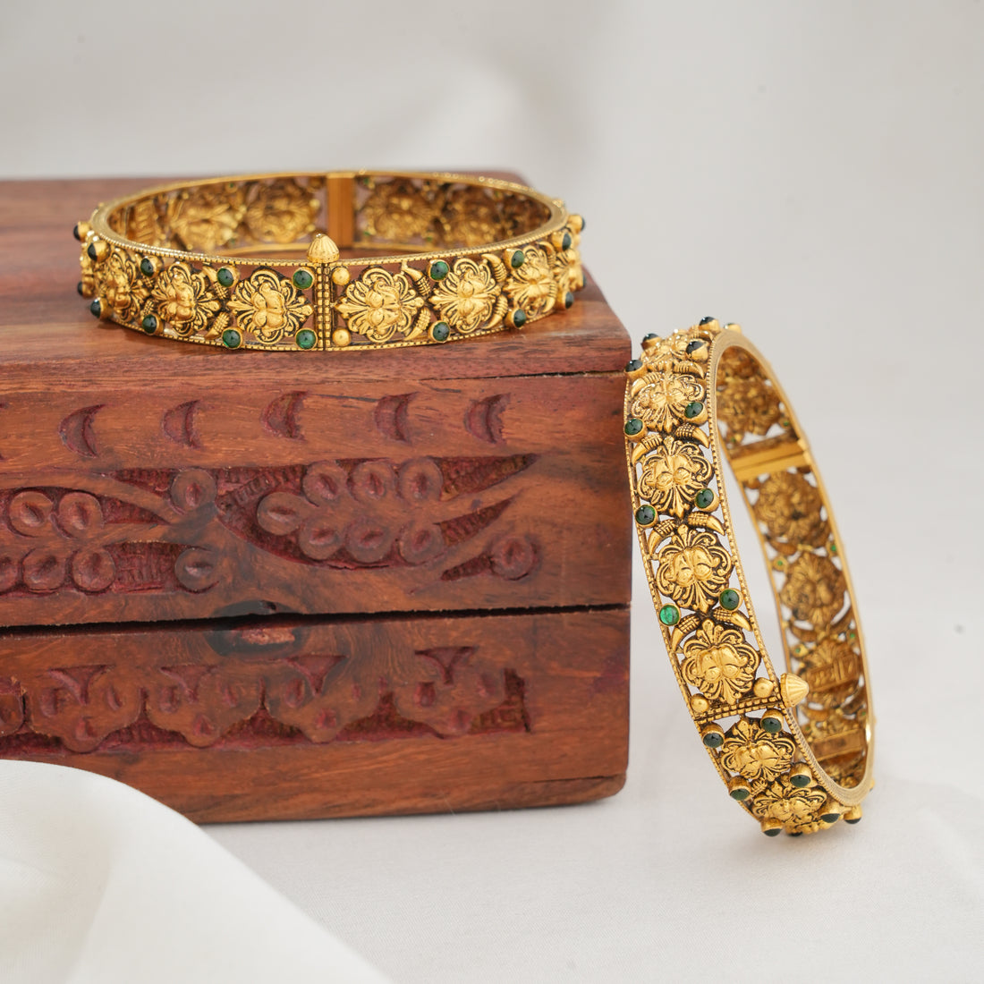 Allure Vibrant Nagas Pair Bangles