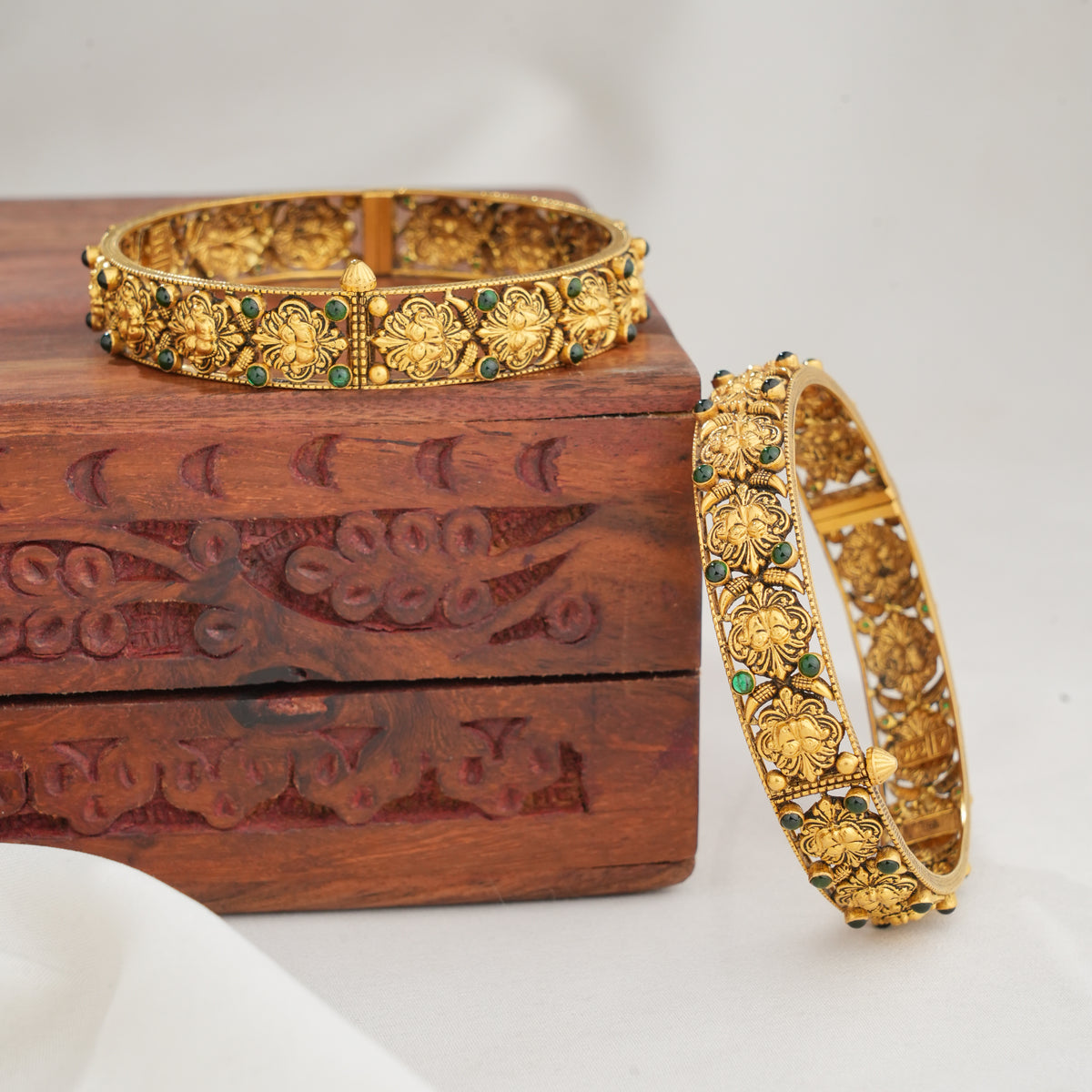 Allure Vibrant Nagas Pair Bangles