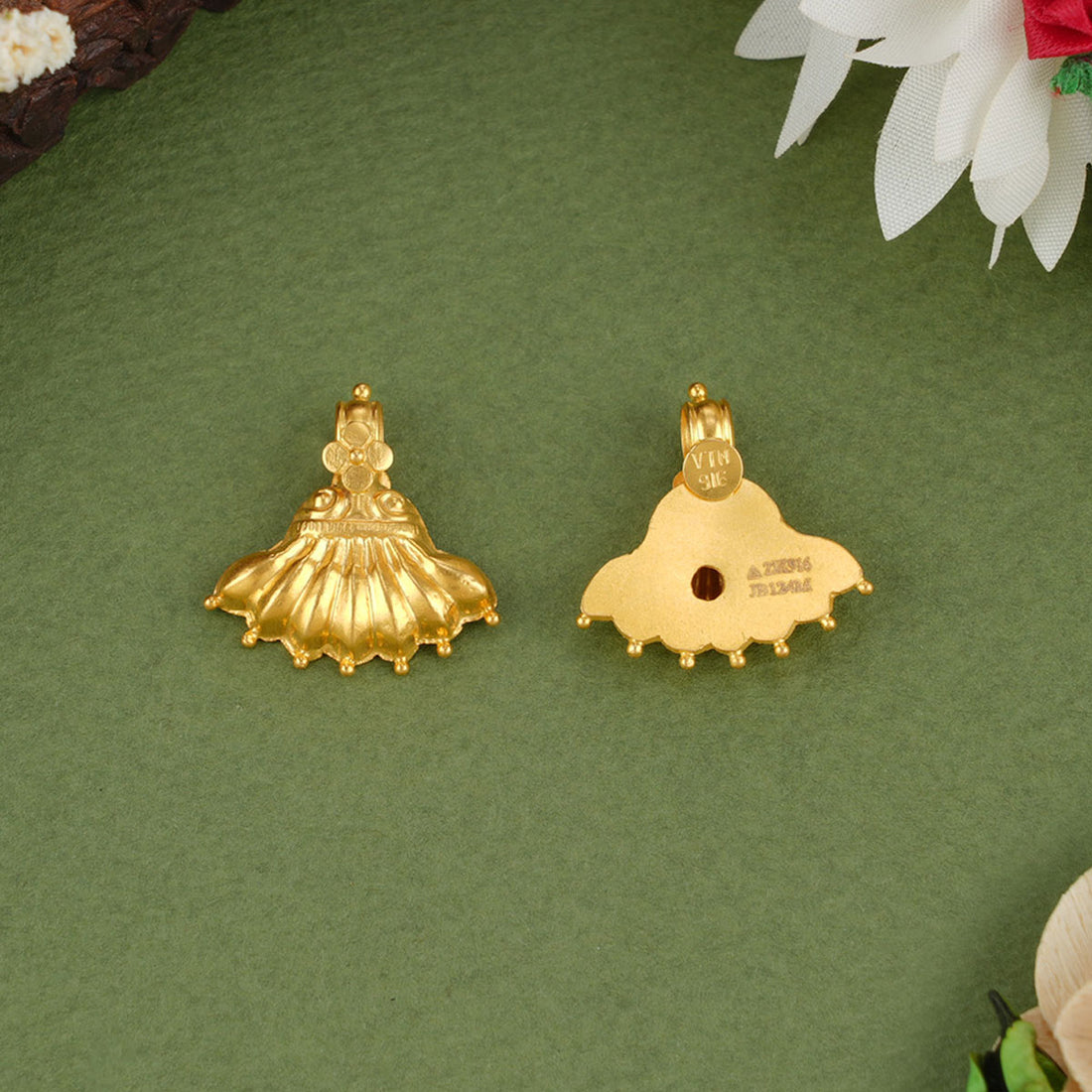 Nagas Vaalai Poo