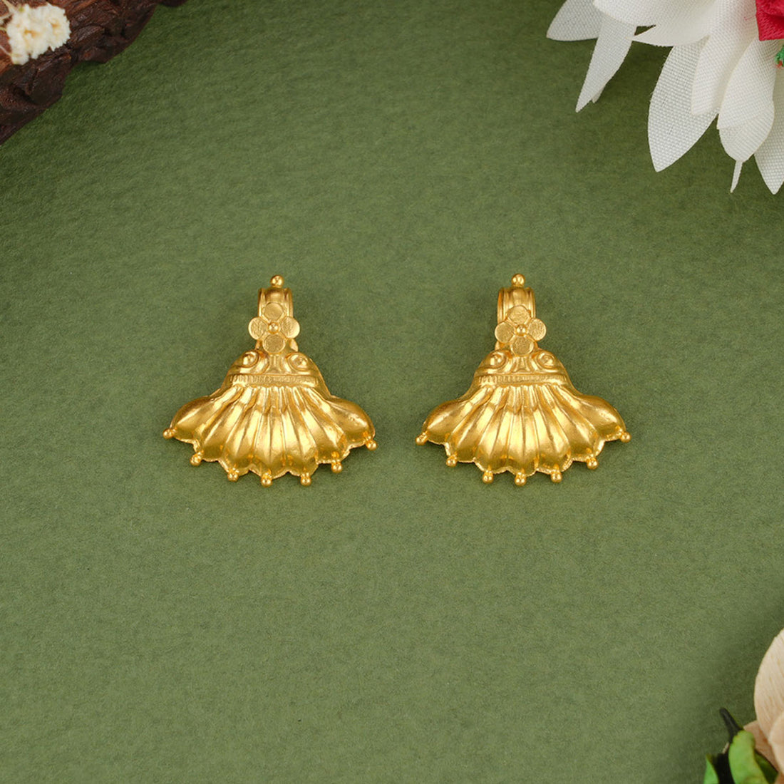 Nagas Vaalai Poo