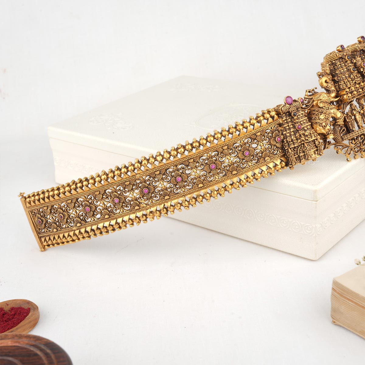 Facinate Nagas Bridal Oddiyanam