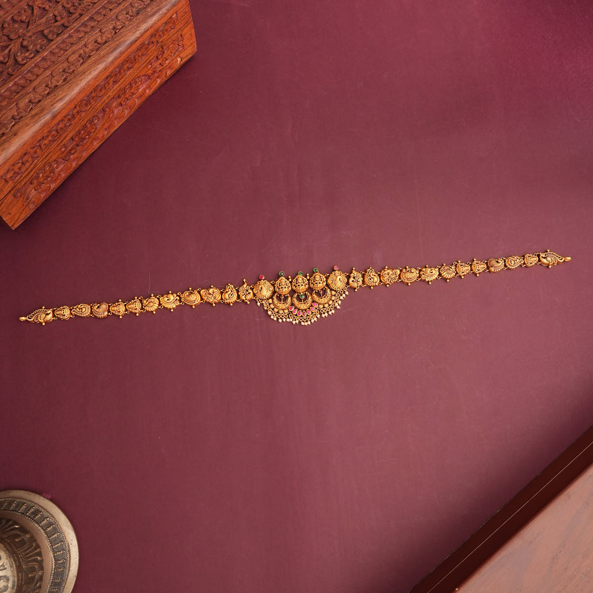 Vedhika Antique Oddiyanam