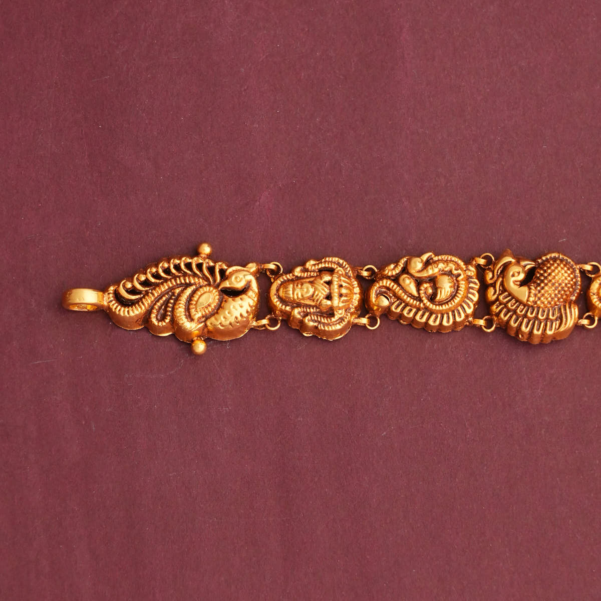 Vedhika Antique Oddiyanam