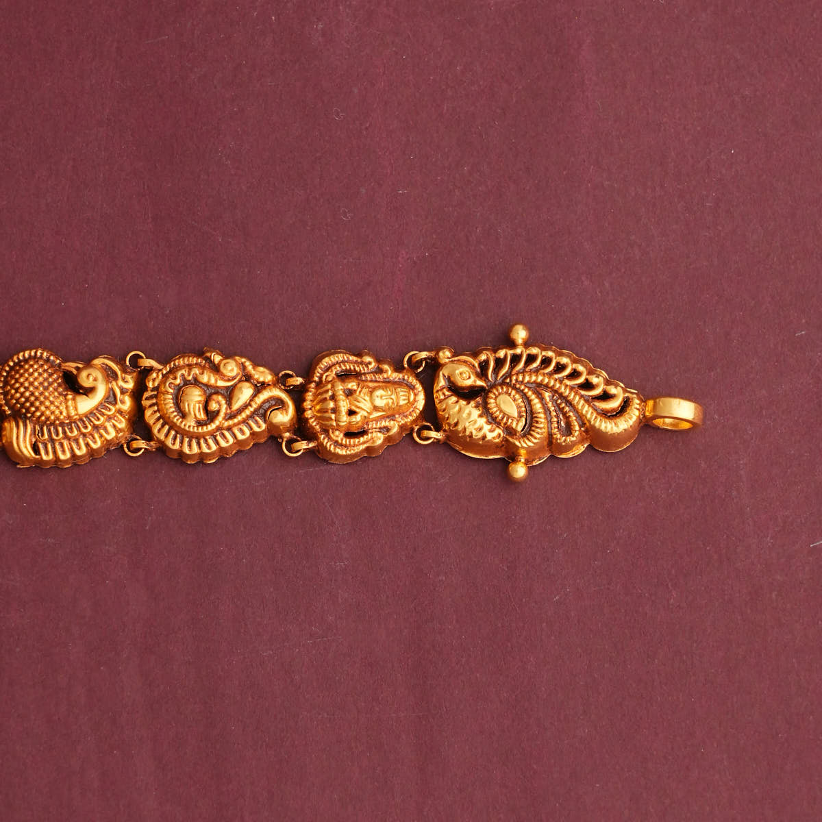 Vedhika Antique Oddiyanam