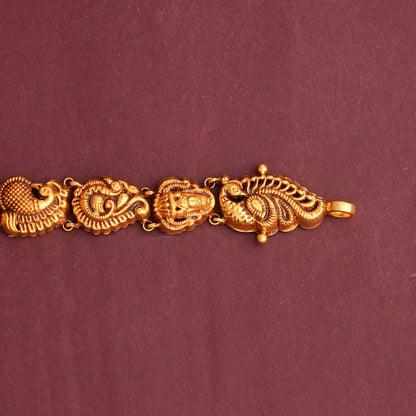 Vedhika Antique Oddiyanam