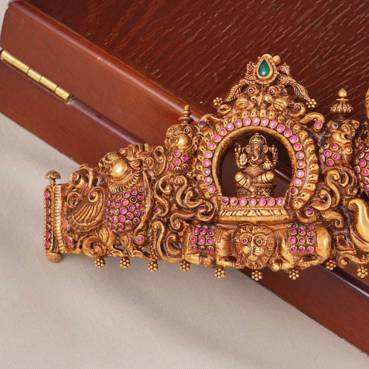 Traditional Siva Parthi Antique Oddiyanam