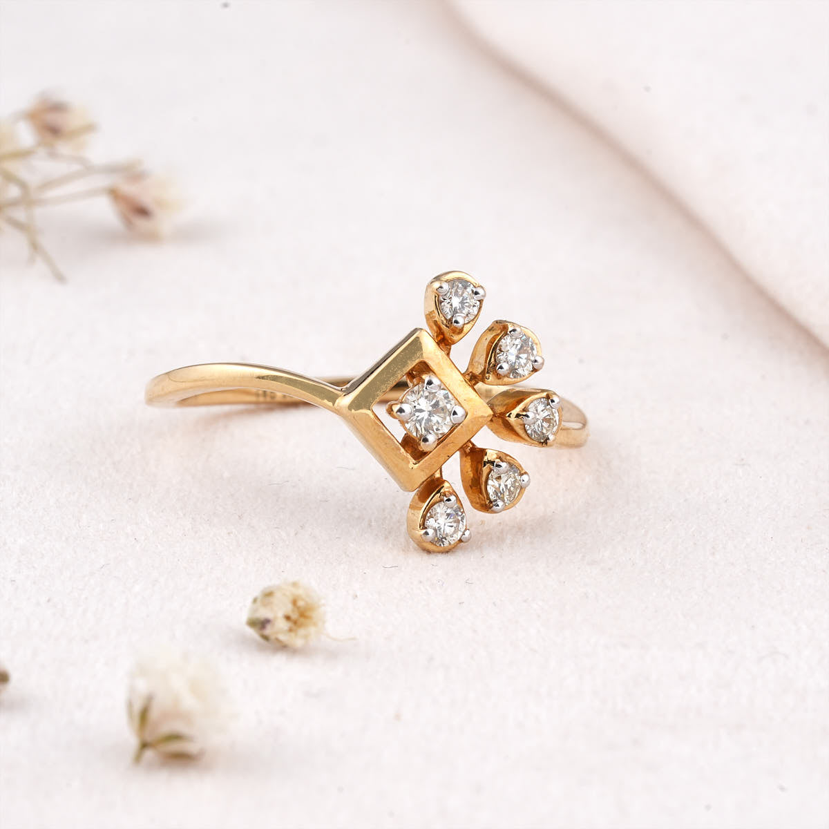 Aesthetic Diamond Ring