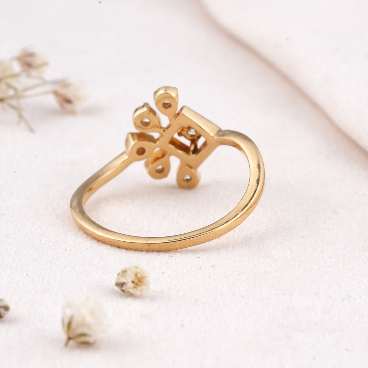 Aesthetic Diamond Ring