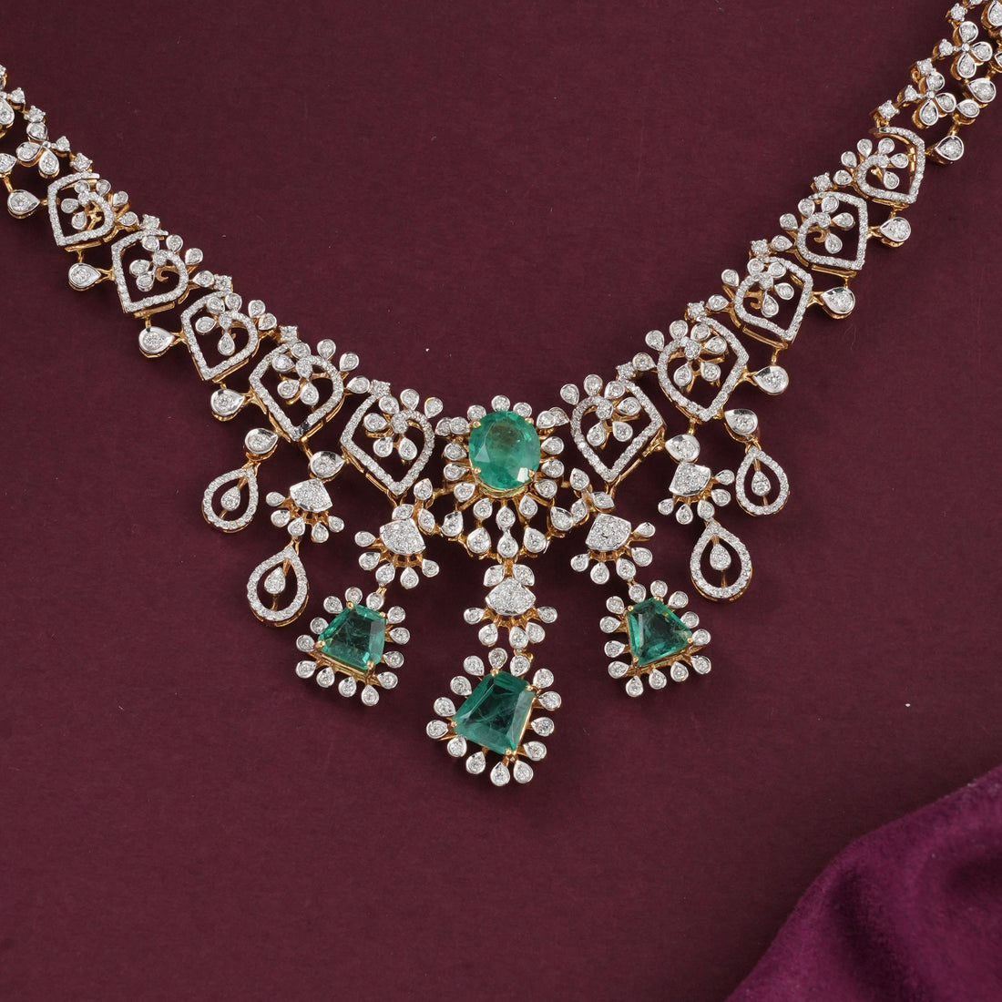 Luxurious Look Diamond Short Necklace