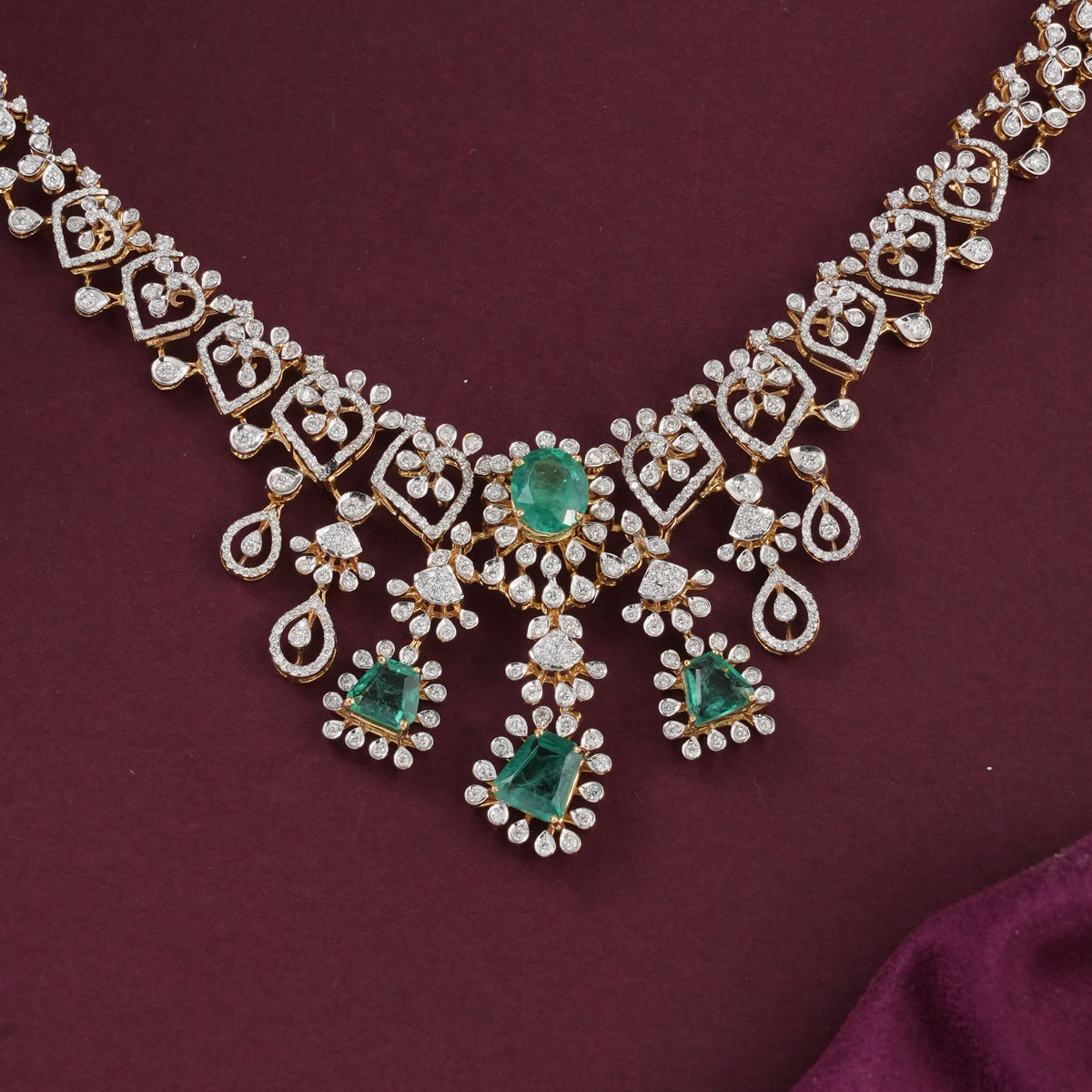 Luxurious Look Diamond Short Necklace