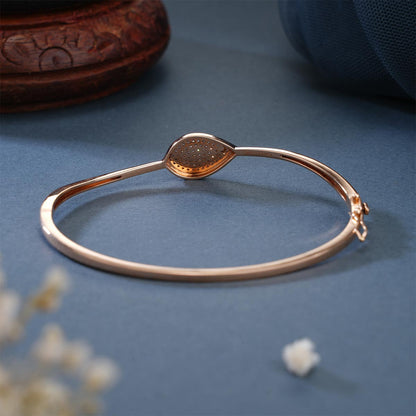 Glaring Bracelet