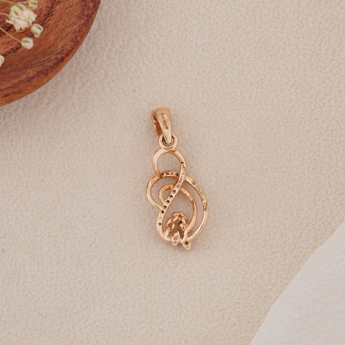 Chic &amp; Fabulous Diamond Pendant