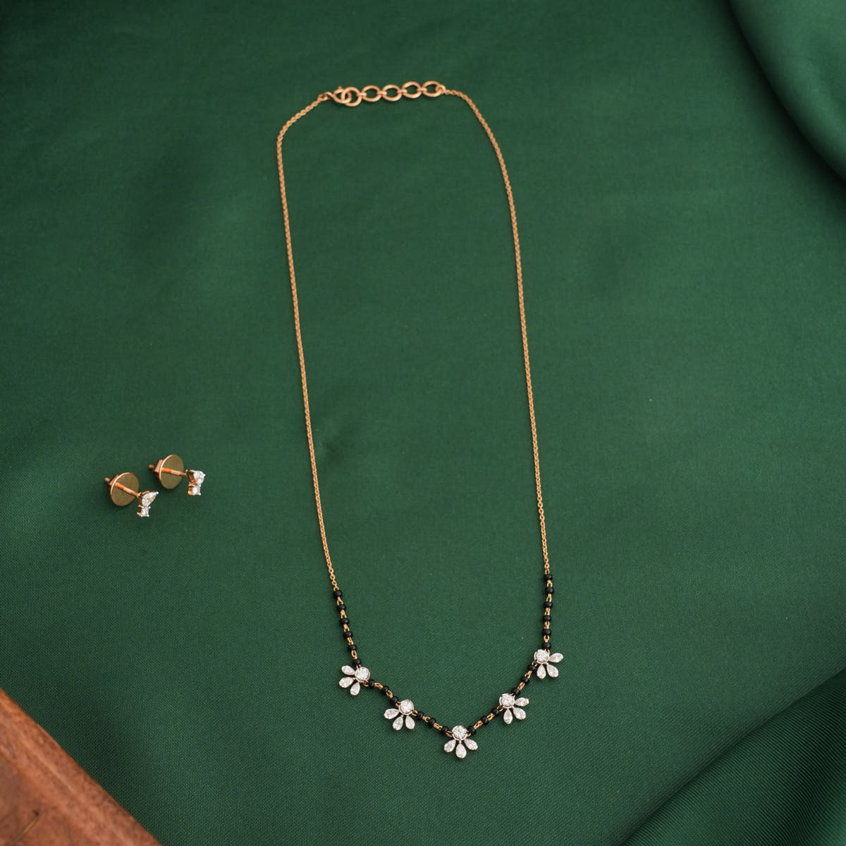 Dazzle Diamond Pendant Chain Set
