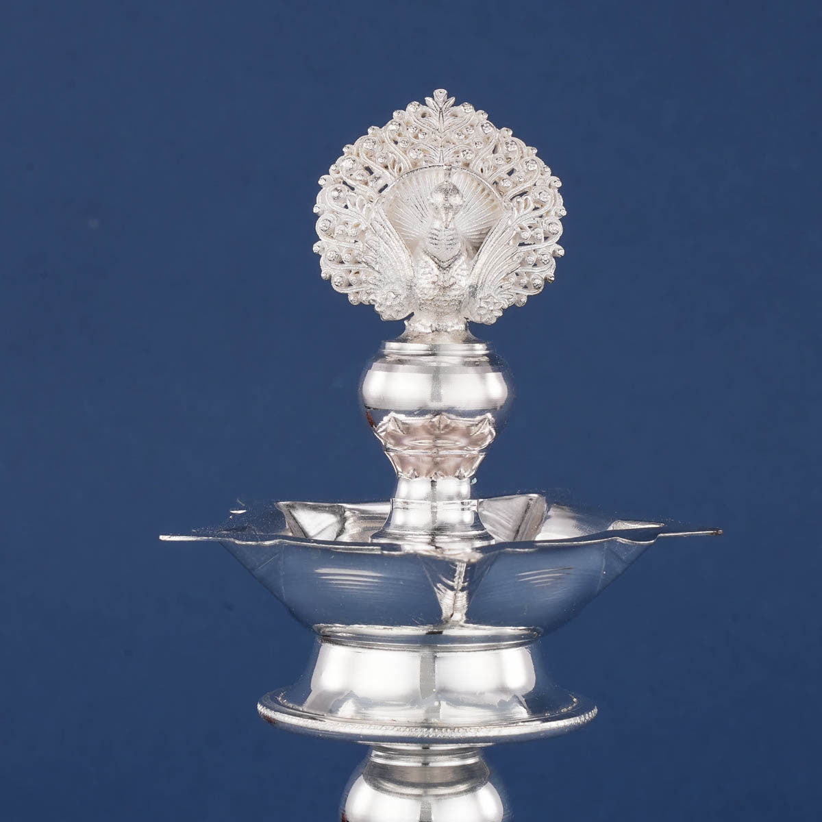 Enhancing Elegance Silver Lamp