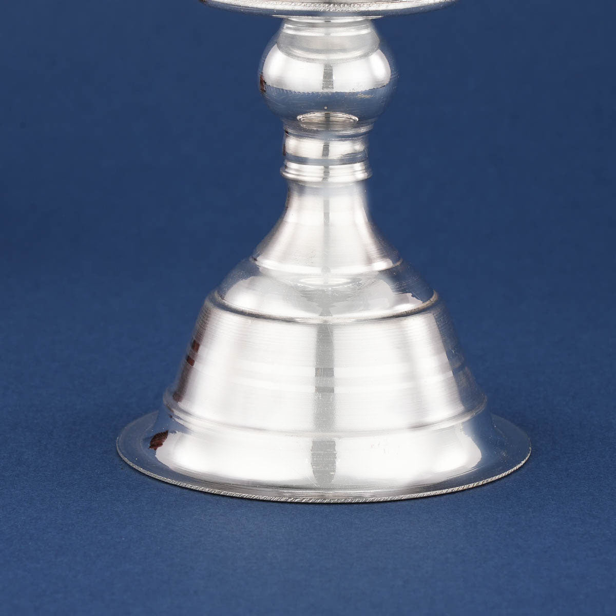 Enhancing Elegance Silver Lamp