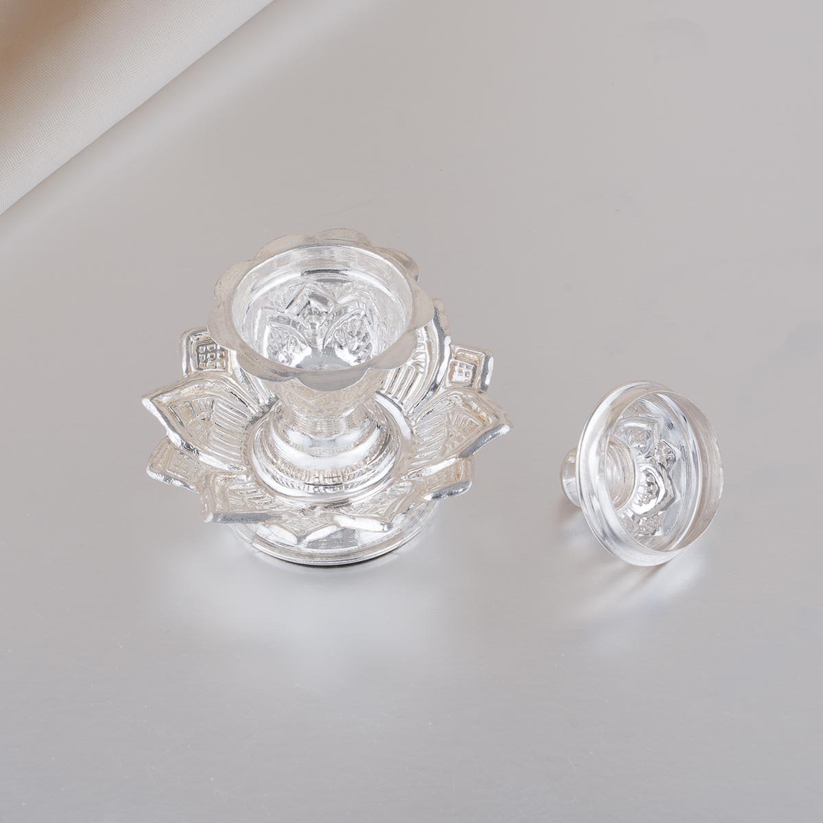 Silver Kungumachimil