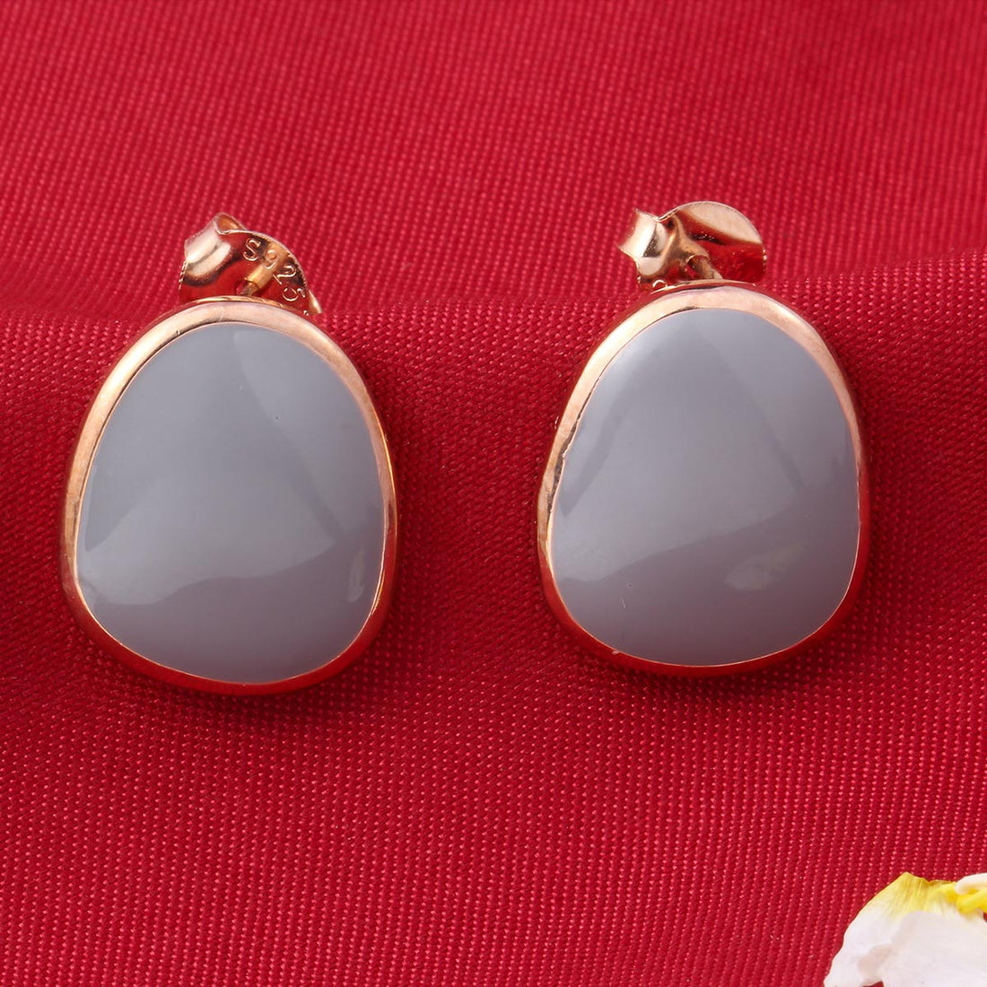 Pretty Look Silver Studs