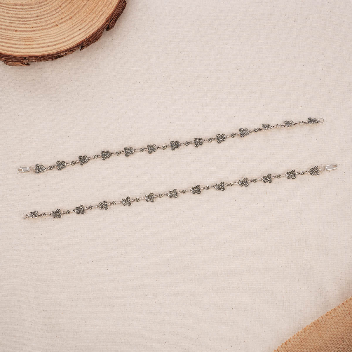 Classique Glow Antique Anklet