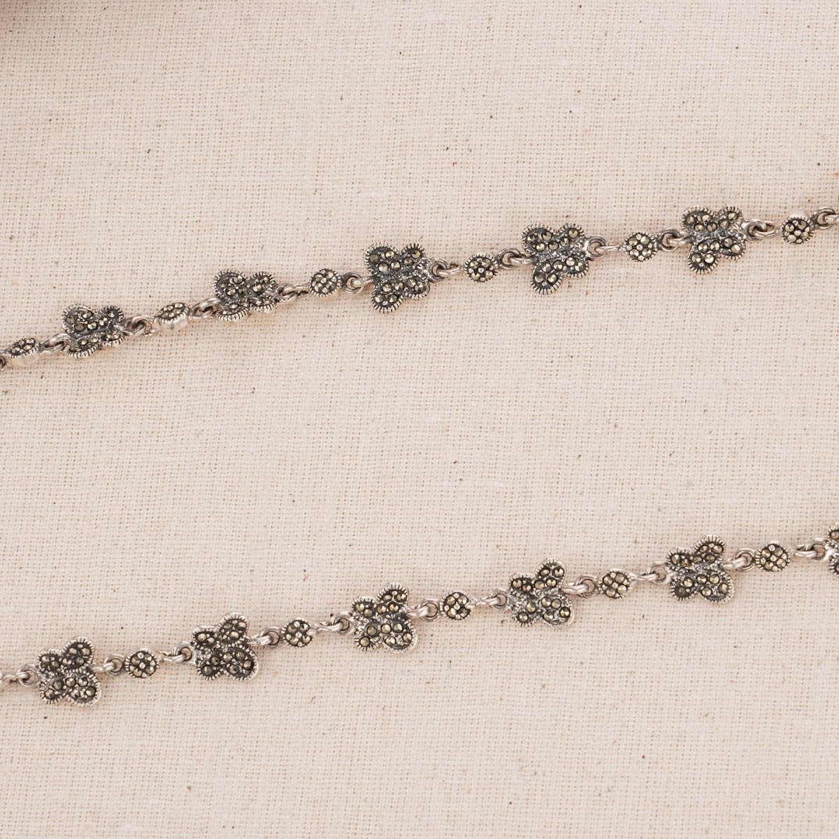 Classique Glow Antique Anklet